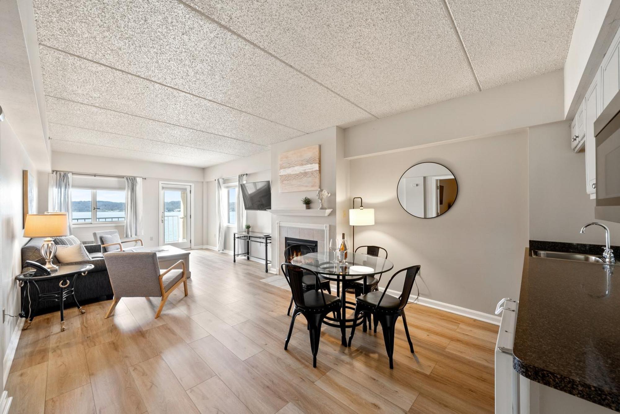 Bella Vista Suites Lake Geneva Eksteriør bilde