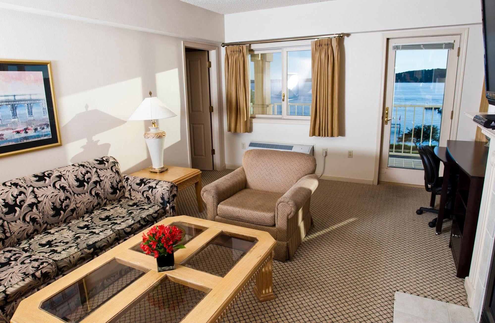 Bella Vista Suites Lake Geneva Eksteriør bilde